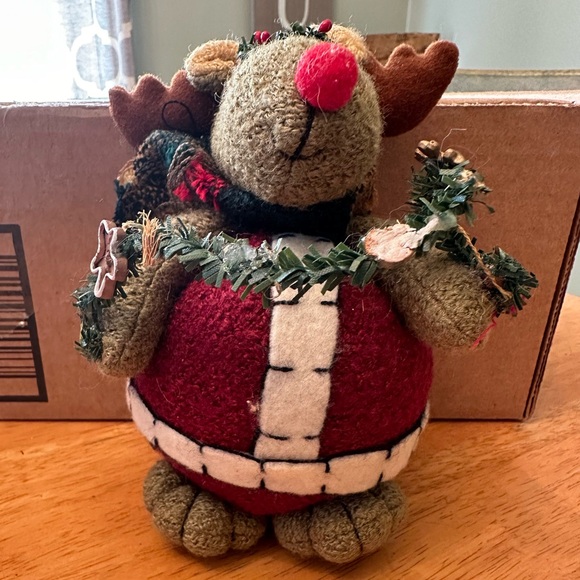 Christmas Reindeer Ornament - Picture 2 of 6